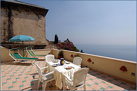 amalfi coast: villa for rent in positano